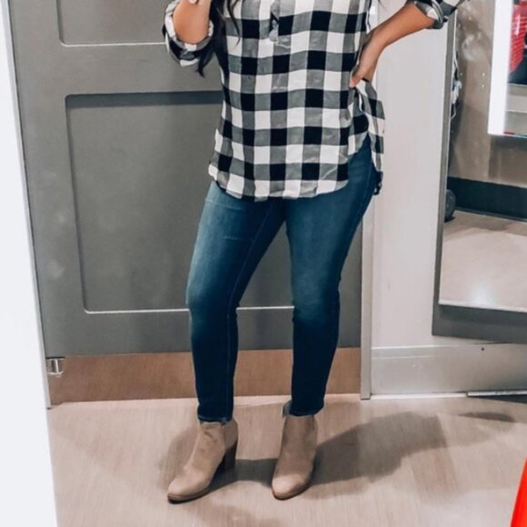 Women's Avalyn Microsuede Laser Cut Bootie - Universal Thread Taupe 9.5 - Picture 4 of 7